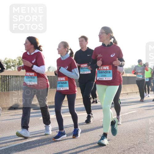 03.10.2025 - Köhlbrandbrückenlauf Luisa Fischer http://msf.ph/oto/8994531 03.10.2025 10:24:04 Position 3 1880, 2085, 2511, 2086 meine-sportfotos.de