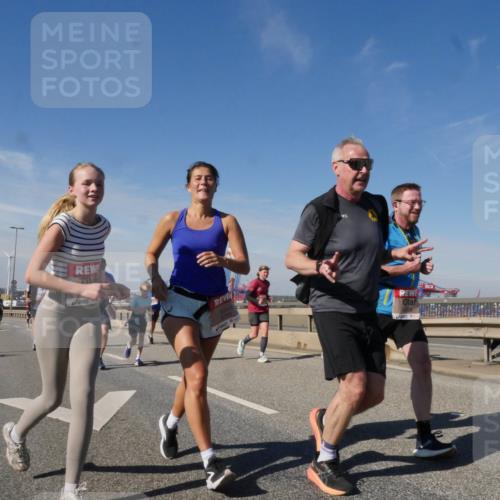 03.10.2025 - Köhlbrandbrückenlauf Matties Gatica Varas http://msf.ph/oto/8994532 03.10.2025 12:48:26 Position 2 6785 meine-sportfotos.de