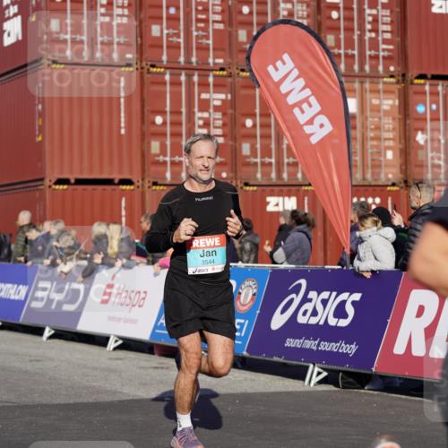 03.10.2025 - Köhlbrandbrückenlauf Michael Burmester http://msf.ph/oto/8994533 03.10.2025 09:56:28 Ziel 1085, 1421, 3402, 3544 meine-sportfotos.de