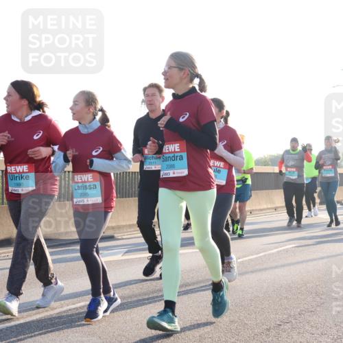 03.10.2025 - Köhlbrandbrückenlauf Luisa Fischer http://msf.ph/oto/8994535 03.10.2025 10:24:04 Position 3 2086, 1880, 2085, 2511 meine-sportfotos.de