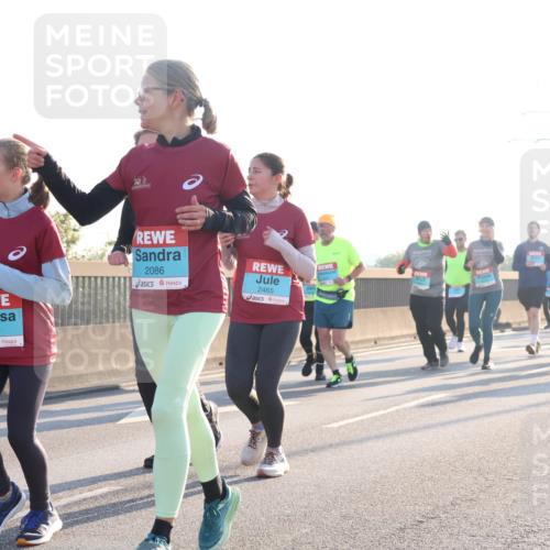 03.10.2025 - Köhlbrandbrückenlauf Luisa Fischer http://msf.ph/oto/8994537 03.10.2025 10:24:04 Position 3 1880, 2085, 2086, 2465 meine-sportfotos.de