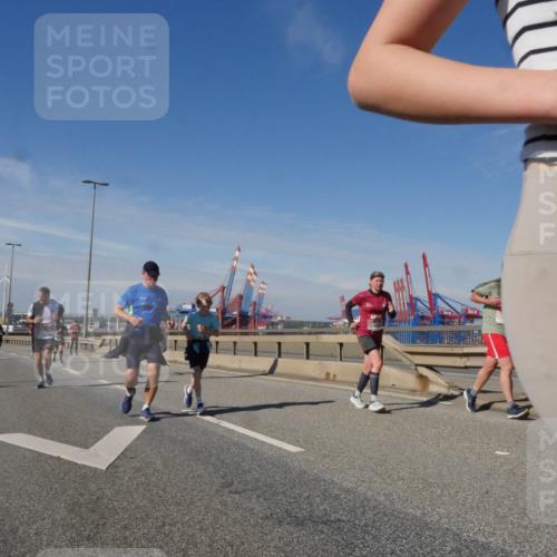 03.10.2025 - Köhlbrandbrückenlauf Matties Gatica Varas http://msf.ph/oto/8994539 03.10.2025 12:48:27 Position 2  meine-sportfotos.de
