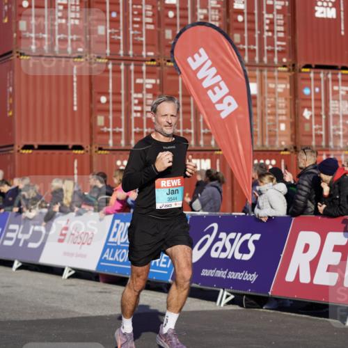 03.10.2025 - Köhlbrandbrückenlauf Michael Burmester http://msf.ph/oto/8994541 03.10.2025 09:56:28 Ziel 1085, 1421, 3402, 3544 meine-sportfotos.de