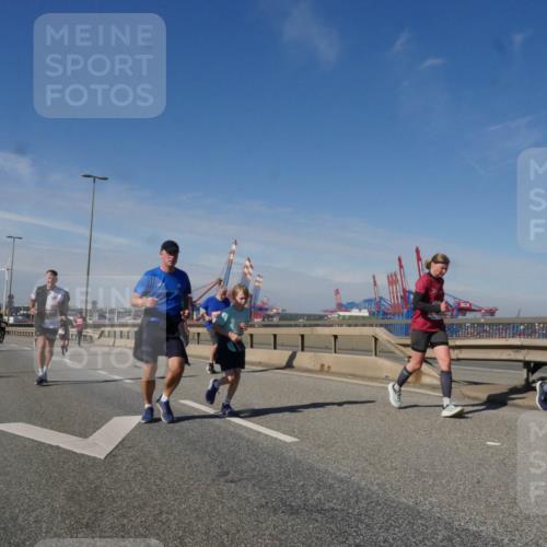 03.10.2025 - Köhlbrandbrückenlauf Matties Gatica Varas http://msf.ph/oto/8994543 03.10.2025 12:48:28 Position 2  meine-sportfotos.de