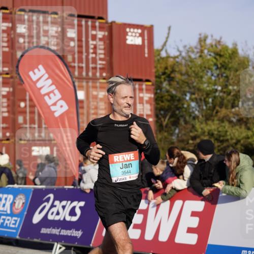 03.10.2025 - Köhlbrandbrückenlauf Michael Burmester http://msf.ph/oto/8994544 03.10.2025 09:56:28 Ziel 1085, 1421, 3402, 3544 meine-sportfotos.de