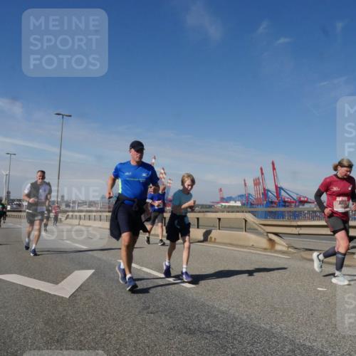 03.10.2025 - Köhlbrandbrückenlauf Matties Gatica Varas http://msf.ph/oto/8994548 03.10.2025 12:48:28 Position 2  meine-sportfotos.de