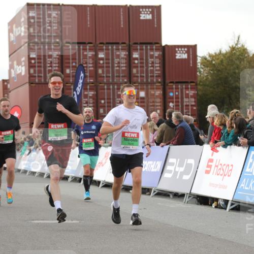03.10.2025 - Köhlbrandbrückenlauf Yannick Fuchs http://msf.ph/oto/8994552 03.10.2025 16:04:42 Ziel 7147, 7192, 7248, 7425, 7513, 7526, 8254, 9696 meine-sportfotos.de