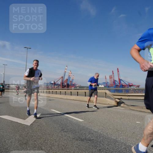 03.10.2025 - Köhlbrandbrückenlauf Matties Gatica Varas http://msf.ph/oto/8994558 03.10.2025 12:48:30 Position 2 1111 meine-sportfotos.de