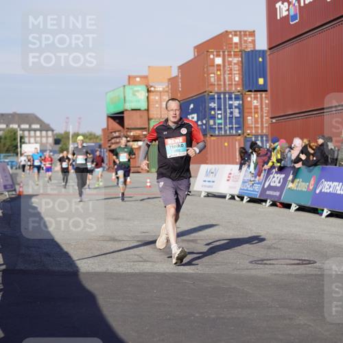 03.10.2025 - Köhlbrandbrückenlauf Michael Burmester http://msf.ph/oto/8994562 03.10.2025 09:56:31 Ziel 1085, 1103, 3402, 3544, 3763 meine-sportfotos.de