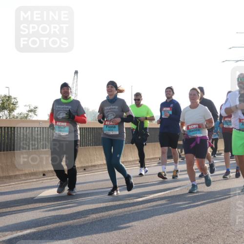 03.10.2025 - Köhlbrandbrückenlauf Luisa Fischer http://msf.ph/oto/8994565 03.10.2025 10:24:07 Position 3 2427, 2212, 3453 meine-sportfotos.de