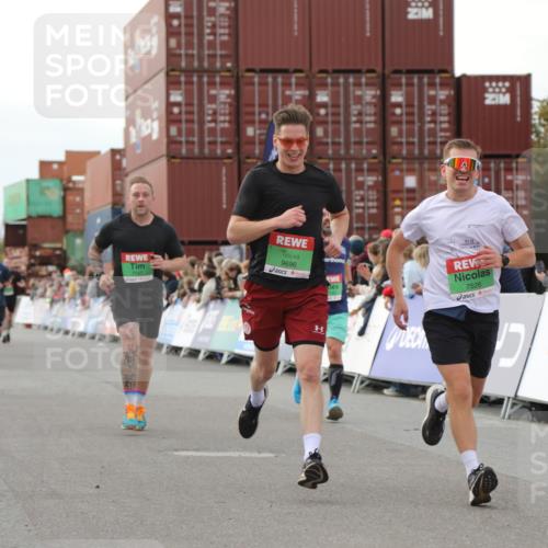 03.10.2025 - Köhlbrandbrückenlauf Yannick Fuchs http://msf.ph/oto/8994566 03.10.2025 16:04:42 Ziel 7147, 7192, 7248, 7425, 7513, 7526, 8254, 9696 meine-sportfotos.de