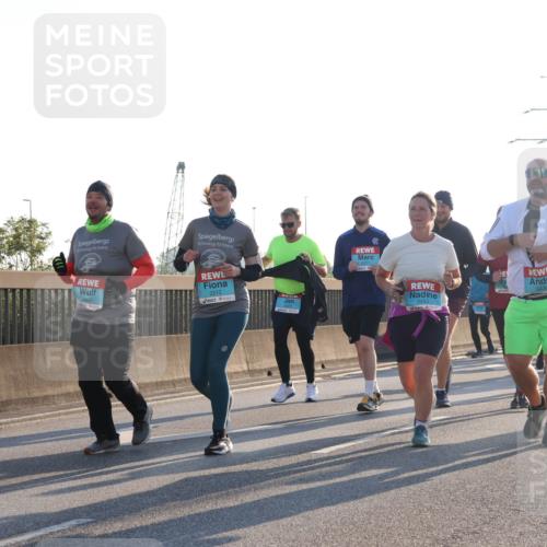 03.10.2025 - Köhlbrandbrückenlauf Luisa Fischer http://msf.ph/oto/8994570 03.10.2025 10:24:07 Position 3 2212, 2371, 3439, 3453 meine-sportfotos.de