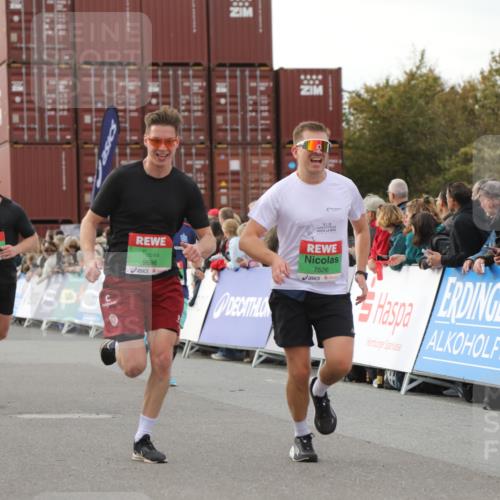 03.10.2025 - Köhlbrandbrückenlauf Yannick Fuchs http://msf.ph/oto/8994572 03.10.2025 16:04:42 Ziel 7147, 7192, 7248, 7425, 7513, 7526, 8254, 9696 meine-sportfotos.de