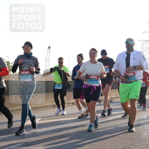 03.10.2025 - Köhlbrandbrückenlauf Luisa Fischer http://msf.ph/oto/8994574 03.10.2025 10:24:08 Position 3 2365, 2212, 3453, 3439, 3393 meine-sportfotos.de