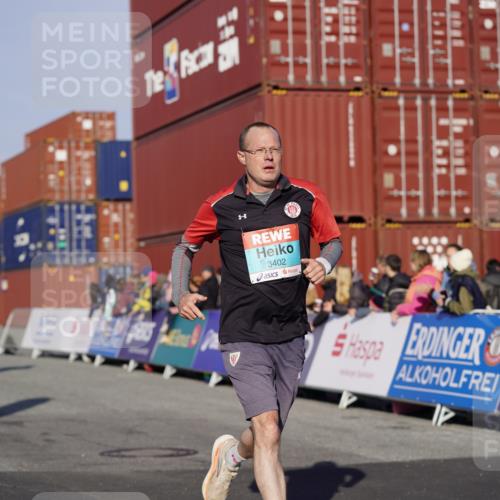 03.10.2025 - Köhlbrandbrückenlauf Michael Burmester http://msf.ph/oto/8994575 03.10.2025 09:56:32 Ziel 1085, 1103, 3402, 3544, 3763 meine-sportfotos.de