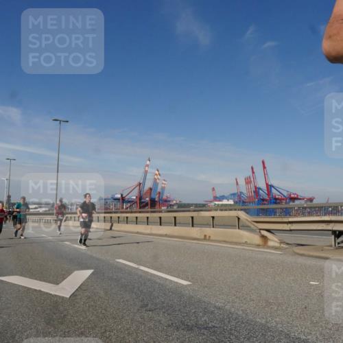 03.10.2025 - Köhlbrandbrückenlauf Matties Gatica Varas http://msf.ph/oto/8994579 03.10.2025 12:48:32 Position 2  meine-sportfotos.de