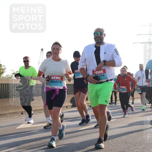 03.10.2025 - Köhlbrandbrückenlauf Luisa Fischer http://msf.ph/oto/8994581 03.10.2025 10:24:09 Position 3 2212, 3453, 2351, 89 meine-sportfotos.de