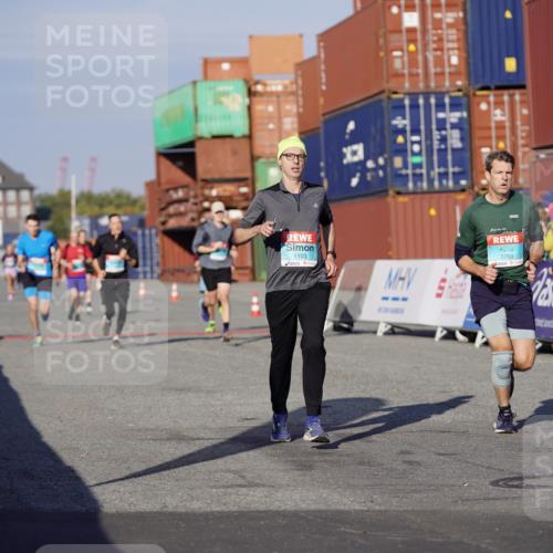03.10.2025 - Köhlbrandbrückenlauf Michael Burmester http://msf.ph/oto/8994582 03.10.2025 09:56:34 Ziel 1103, 1261, 3402, 3544, 3763 meine-sportfotos.de