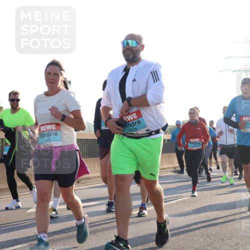 03.10.2025 - Köhlbrandbrückenlauf Luisa Fischer http://msf.ph/oto/8994584 03.10.2025 10:24:09 Position 3 3453, 3439, 3393 meine-sportfotos.de