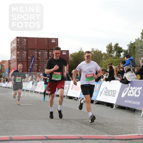 03.10.2025 - Köhlbrandbrückenlauf Yannick Fuchs http://msf.ph/oto/8994586 03.10.2025 16:04:43 Ziel 7006, 7147, 7192, 7248, 7425, 7513, 7526, 7568, 8254, 9696 meine-sportfotos.de