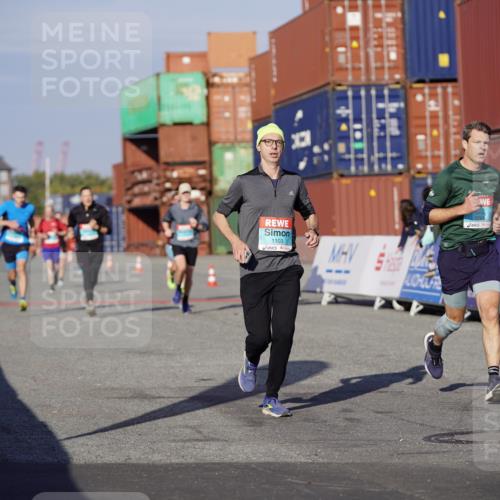 03.10.2025 - Köhlbrandbrückenlauf Michael Burmester http://msf.ph/oto/8994593 03.10.2025 09:56:34 Ziel 1103, 1261, 3402, 3544, 3763 meine-sportfotos.de