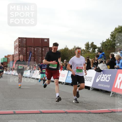 03.10.2025 - Köhlbrandbrückenlauf Yannick Fuchs http://msf.ph/oto/8994594 03.10.2025 16:04:43 Ziel 7006, 7147, 7192, 7248, 7425, 7513, 7526, 7568, 8254, 9696 meine-sportfotos.de