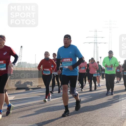 03.10.2025 - Köhlbrandbrückenlauf Luisa Fischer http://msf.ph/oto/8994597 03.10.2025 10:24:10 Position 3 2351, 478, 3393 meine-sportfotos.de