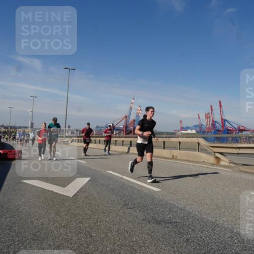 03.10.2025 - Köhlbrandbrückenlauf Matties Gatica Varas http://msf.ph/oto/8994599 03.10.2025 12:48:34 Position 2  meine-sportfotos.de
