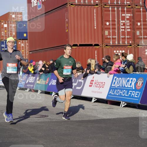 03.10.2025 - Köhlbrandbrückenlauf Michael Burmester http://msf.ph/oto/8994600 03.10.2025 09:56:35 Ziel 1023, 1103, 1150, 1261, 1703, 3402, 3763 meine-sportfotos.de