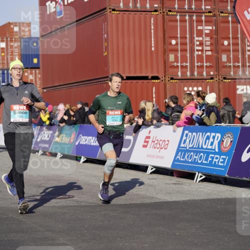03.10.2025 - Köhlbrandbrückenlauf Michael Burmester http://msf.ph/oto/8994605 03.10.2025 09:56:35 Ziel 1023, 1103, 1150, 1261, 1703, 3402, 3763 meine-sportfotos.de