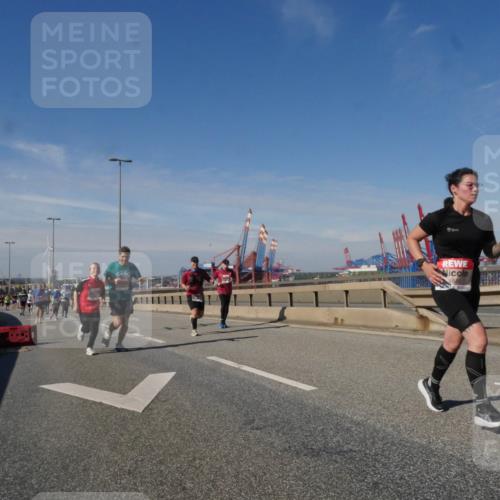 03.10.2025 - Köhlbrandbrückenlauf Matties Gatica Varas http://msf.ph/oto/8994608 03.10.2025 12:48:35 Position 2 4885 meine-sportfotos.de