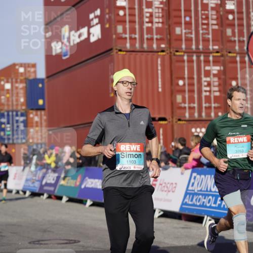 03.10.2025 - Köhlbrandbrückenlauf Michael Burmester http://msf.ph/oto/8994611 03.10.2025 09:56:36 Ziel 1023, 1065, 1103, 1150, 1261, 1703, 3402, 3763 meine-sportfotos.de