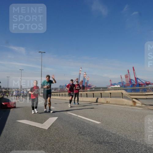 03.10.2025 - Köhlbrandbrückenlauf Matties Gatica Varas http://msf.ph/oto/8994612 03.10.2025 12:48:35 Position 2  meine-sportfotos.de