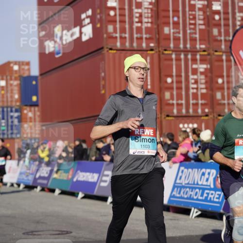 03.10.2025 - Köhlbrandbrückenlauf Michael Burmester http://msf.ph/oto/8994618 03.10.2025 09:56:36 Ziel 1023, 1065, 1103, 1150, 1261, 1703, 3402, 3763 meine-sportfotos.de