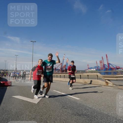 03.10.2025 - Köhlbrandbrückenlauf Matties Gatica Varas http://msf.ph/oto/8994621 03.10.2025 12:48:36 Position 2  meine-sportfotos.de