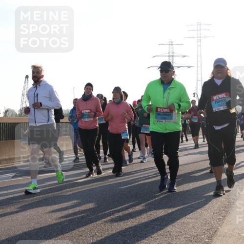 03.10.2025 - Köhlbrandbrückenlauf Luisa Fischer http://msf.ph/oto/8994622 03.10.2025 10:24:12 Position 3 2062, 3396, 2527, 1 meine-sportfotos.de