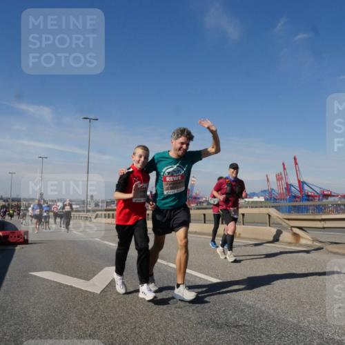 03.10.2025 - Köhlbrandbrückenlauf Matties Gatica Varas http://msf.ph/oto/8994623 03.10.2025 12:48:37 Position 2 18 meine-sportfotos.de
