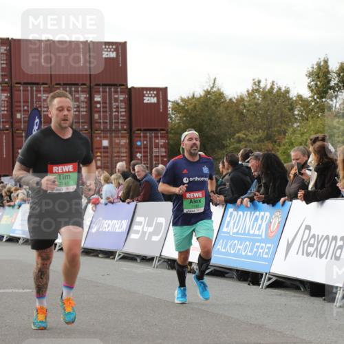 03.10.2025 - Köhlbrandbrückenlauf Yannick Fuchs http://msf.ph/oto/8994625 03.10.2025 16:04:44 Ziel 7006, 7147, 7192, 7248, 7425, 7513, 7526, 7568, 8254, 9176, 9696 meine-sportfotos.de
