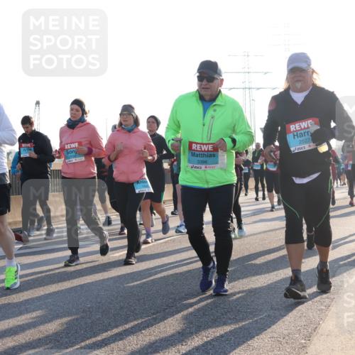 03.10.2025 - Köhlbrandbrückenlauf Luisa Fischer http://msf.ph/oto/8994629 03.10.2025 10:24:13 Position 3 2233, 1546, 3396, 2527, 1 meine-sportfotos.de