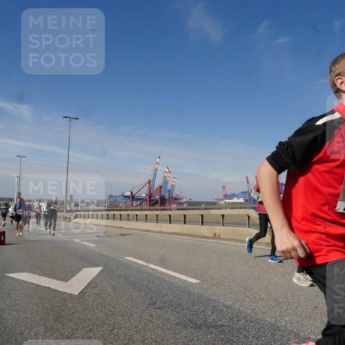 03.10.2025 - Köhlbrandbrückenlauf Matties Gatica Varas http://msf.ph/oto/8994630 03.10.2025 12:48:37 Position 2 5022 meine-sportfotos.de