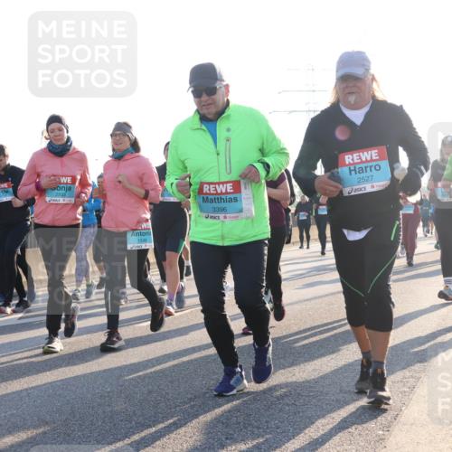 03.10.2025 - Köhlbrandbrückenlauf Luisa Fischer http://msf.ph/oto/8994632 03.10.2025 10:24:13 Position 3 2233, 1546, 3396, 2527, 3588, 1 meine-sportfotos.de