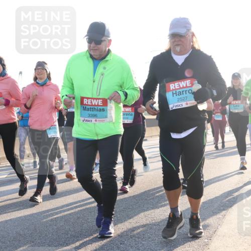 03.10.2025 - Köhlbrandbrückenlauf Luisa Fischer http://msf.ph/oto/8994636 03.10.2025 10:24:14 Position 3 3396, 2438, 2527, 2378, 3588, 1 meine-sportfotos.de