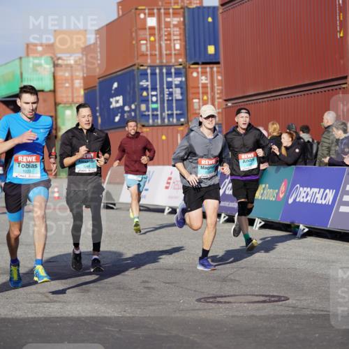 03.10.2025 - Köhlbrandbrückenlauf Michael Burmester http://msf.ph/oto/8994637 03.10.2025 09:56:38 Ziel 1023, 1065, 1103, 1150, 1261, 1703, 3402, 3491, 3763 meine-sportfotos.de