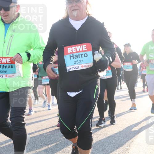 03.10.2025 - Köhlbrandbrückenlauf Luisa Fischer http://msf.ph/oto/8994640 03.10.2025 10:24:14 Position 3 3396, 2527, 3588 meine-sportfotos.de