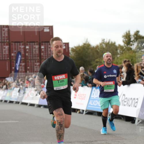 03.10.2025 - Köhlbrandbrückenlauf Yannick Fuchs http://msf.ph/oto/8994646 03.10.2025 16:04:45 Ziel 7006, 7147, 7192, 7425, 7513, 7526, 7568, 8254, 9176, 9696 meine-sportfotos.de