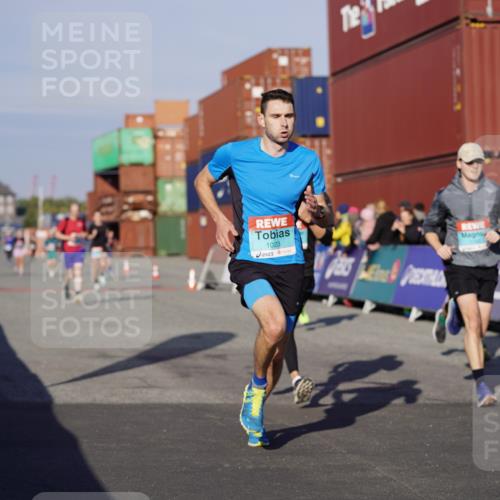 03.10.2025 - Köhlbrandbrückenlauf Michael Burmester http://msf.ph/oto/8994649 03.10.2025 09:56:39 Ziel 1023, 1065, 1103, 1150, 1261, 1703, 3491, 3763 meine-sportfotos.de