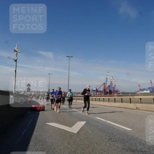 03.10.2025 - Köhlbrandbrückenlauf Matties Gatica Varas http://msf.ph/oto/8994656 03.10.2025 12:48:40 Position 2  meine-sportfotos.de
