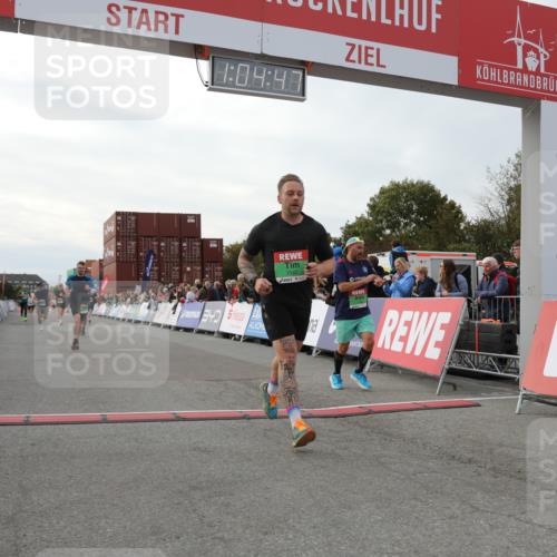 03.10.2025 - Köhlbrandbrückenlauf Yannick Fuchs http://msf.ph/oto/8994666 03.10.2025 16:04:46 Ziel 7006, 7132, 7147, 7192, 7425, 7513, 7526, 7568, 8254, 9176, 9696 meine-sportfotos.de