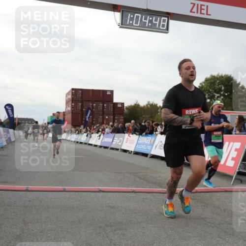 03.10.2025 - Köhlbrandbrückenlauf Yannick Fuchs http://msf.ph/oto/8994675 03.10.2025 16:04:46 Ziel 7006, 7132, 7147, 7192, 7425, 7513, 7526, 7568, 8254, 9176, 9696 meine-sportfotos.de