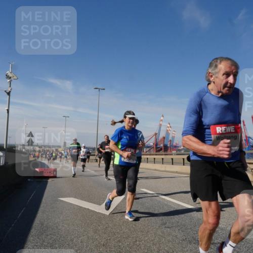 03.10.2025 - Köhlbrandbrückenlauf Matties Gatica Varas http://msf.ph/oto/8994686 03.10.2025 12:48:44 Position 2  meine-sportfotos.de